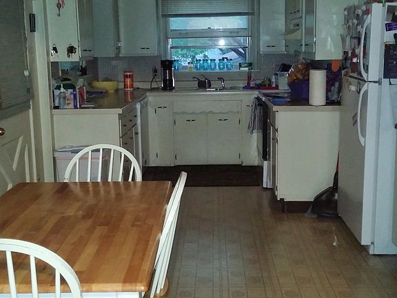 eat in kitchen