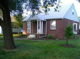 1402 N Broadway Ave, Urbana, IL 61801