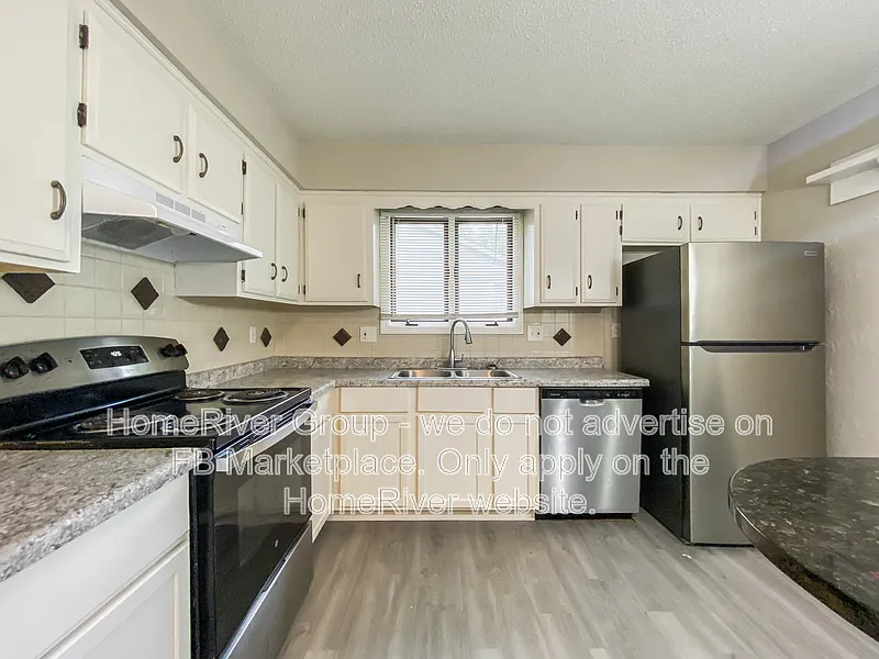 5 bed, 4.0 bath, 1987 sqft, $2,425 — Photo 3