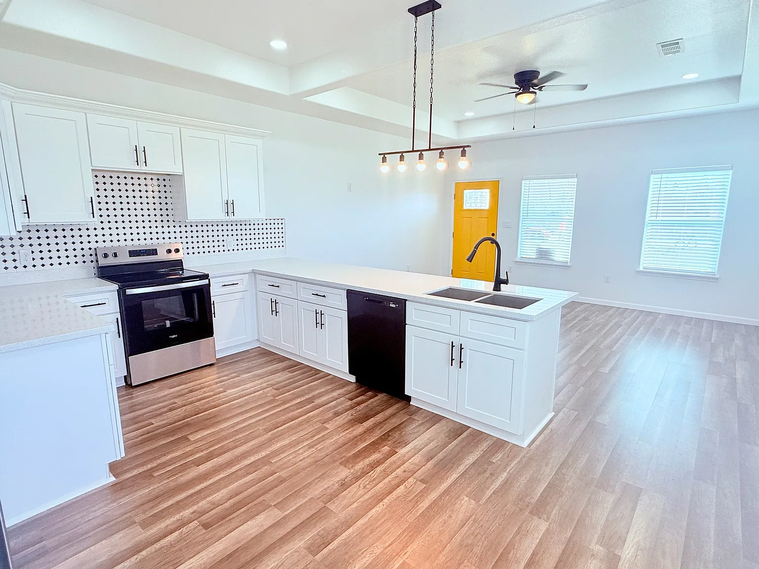 3 bed, 1300 sqft, $1,600 — Photo 4