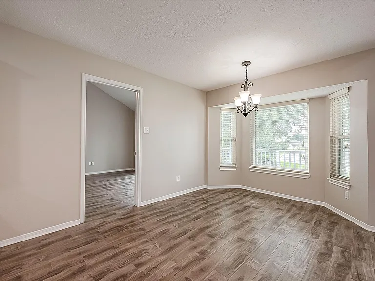 131 Cove Cir — Photo 8