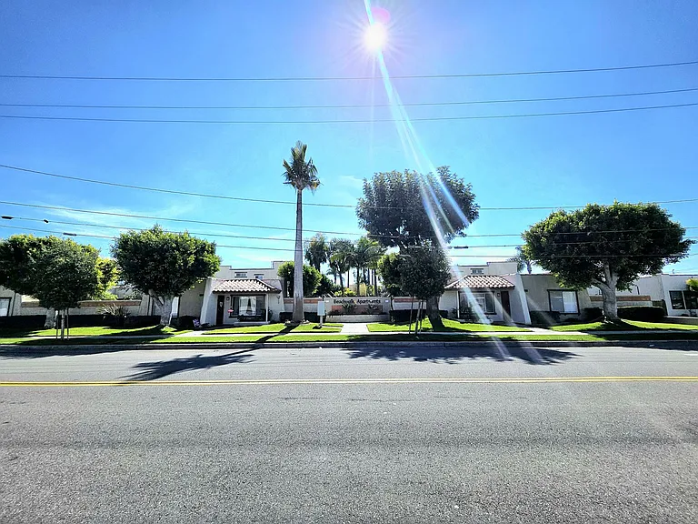 Beach Walk Apartments — Photo 40