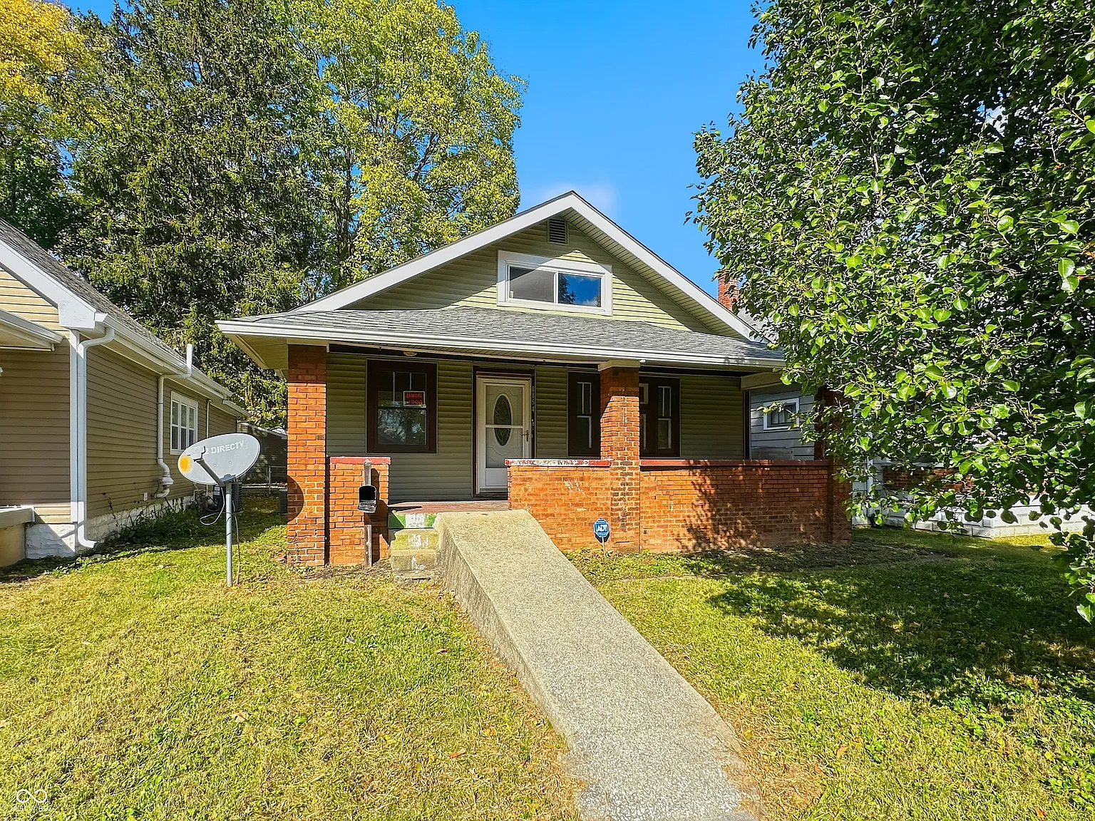 1154 W 36th St photo 1