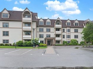 12 Russell Rd UNIT 103, Wellesley, MA 02482