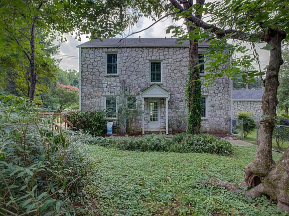 5th image of 3701 Garden Dr