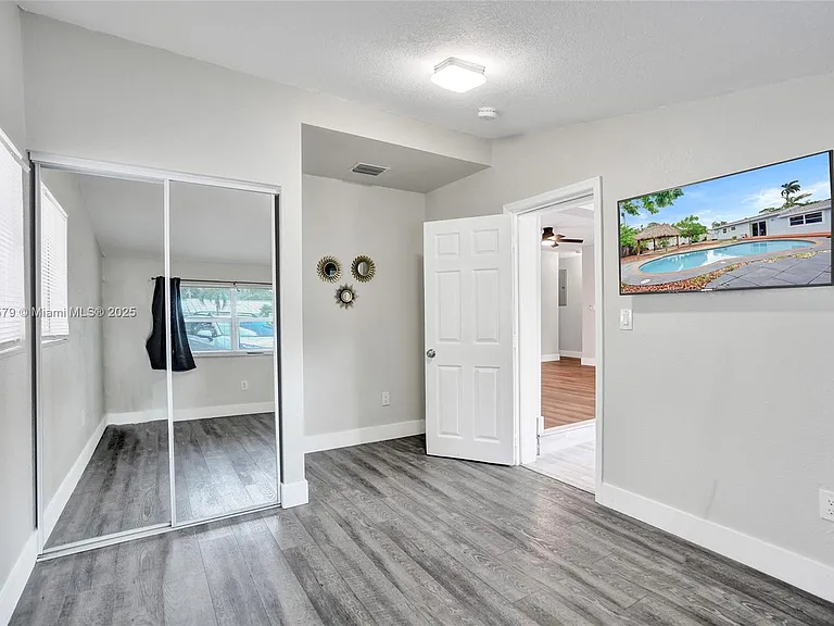 2281 SW 15th St — Photo 14