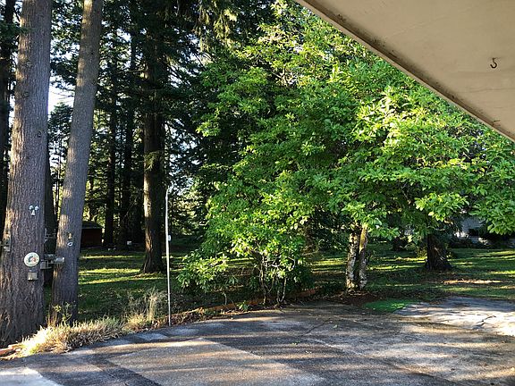 Park-like one acre lot