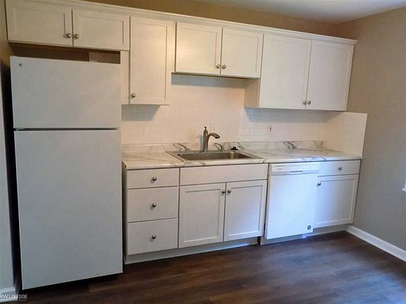4th image of 26294 Kathy St