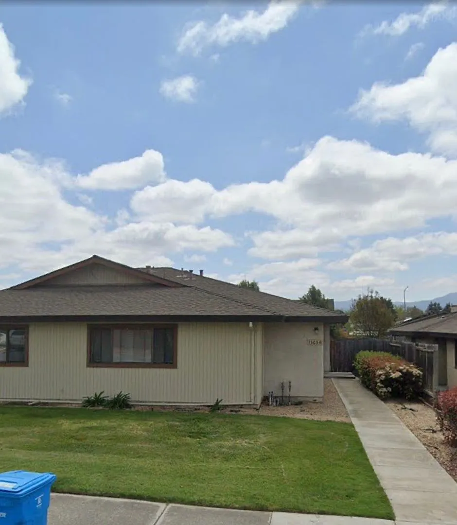 3 Bed, 1.5 Bathroom Duplex — Photo 1
