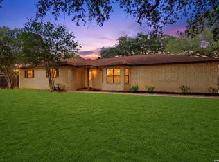 106 Oak Ridge Dr., La Vernia, TX 78121