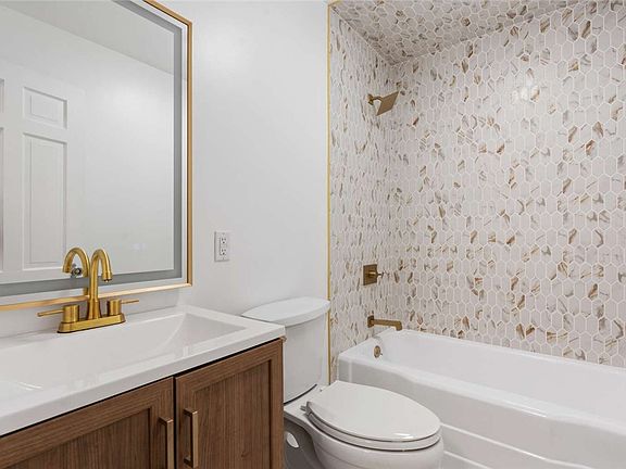 4th image of 201 Curryer Rd