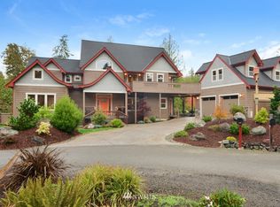 2820 NE Intrepid Ct, Bainbridge Island, WA 98110