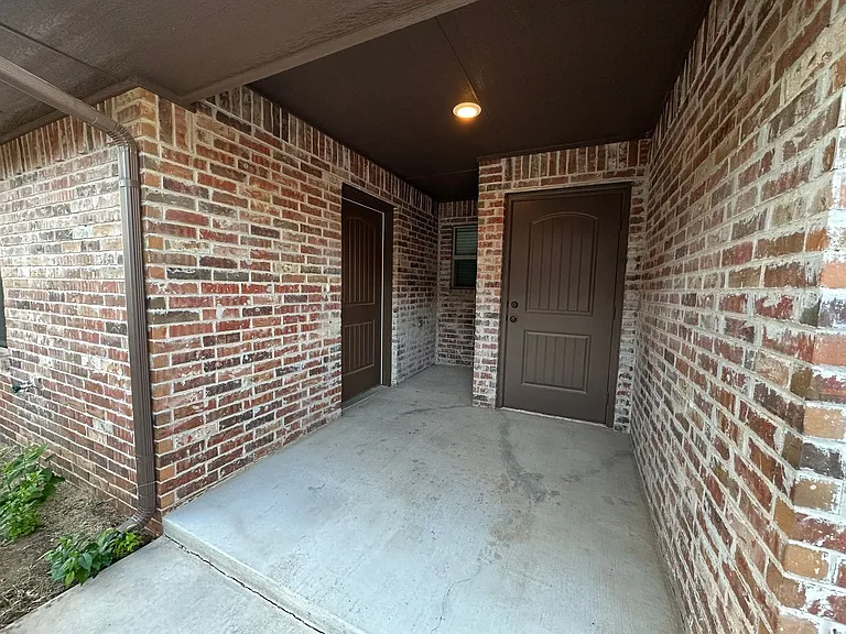 412 Chalk Hill Ct — Photo 4