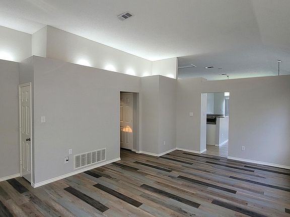 4th image of 10200 Concord Dr