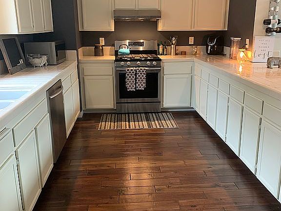 Lrg Kitchen w/stainless 