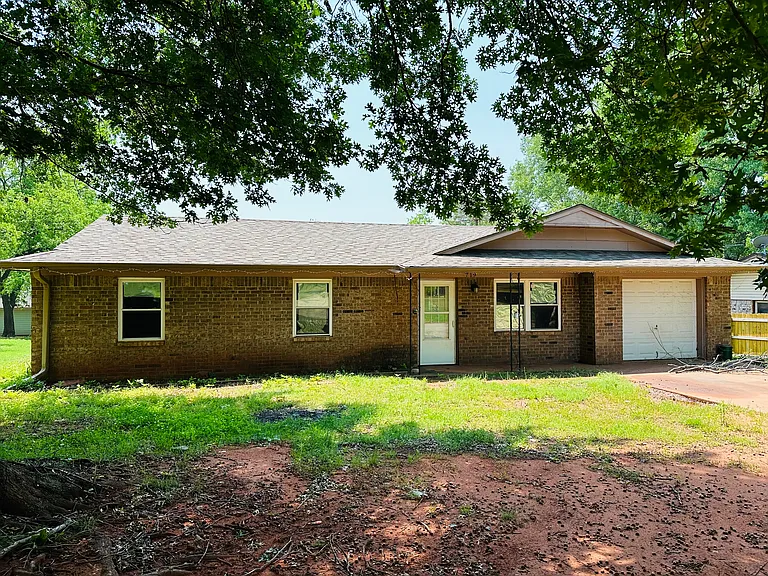719 Ash St — Photo 1
