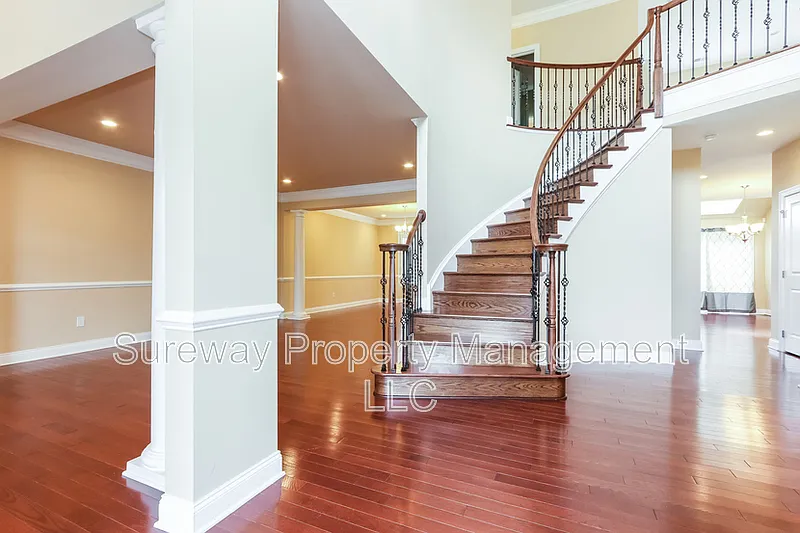 4 bed, 4.0 bath, 3618 sqft, $5,600 — Photo 4