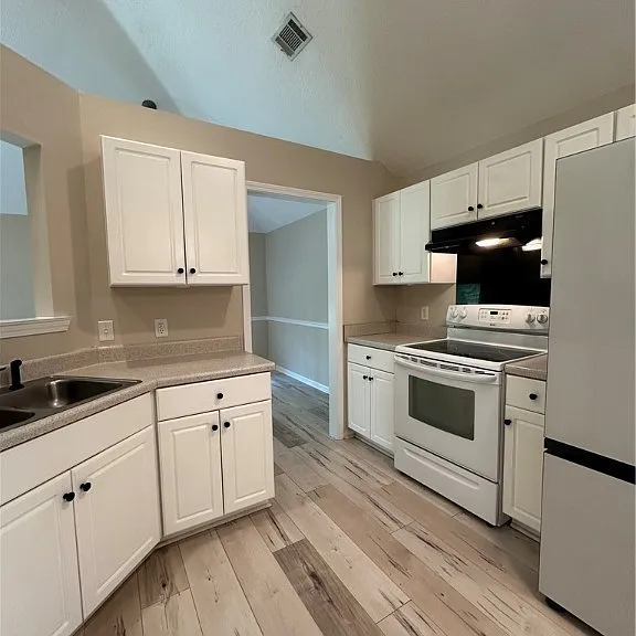 223 Chippingwood Cir — Photo 11