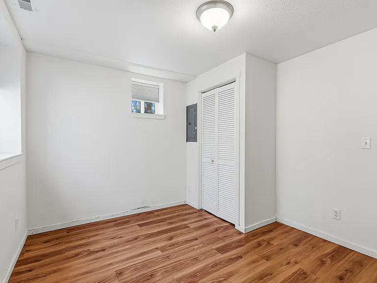 2034 S Broxon St — Photo 15