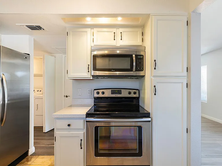 3102 E Clarendon Ave #101 — Photo 6