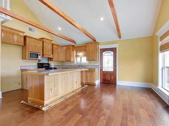3rd image of 171 Hainaut Ln