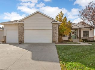 435 Sunset Dr, Fairfax, IA 52228