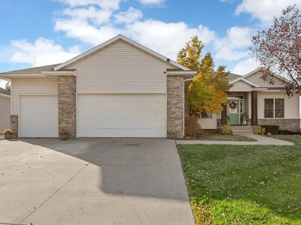 435 Sunset Dr, Fairfax, IA 52228