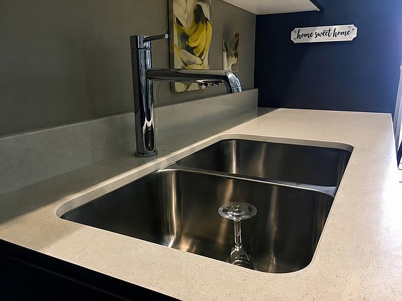 5th image of 925 Leon Ave #435