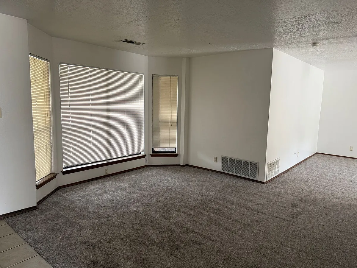 Building Photo - 5310 Edwards Dr NE
