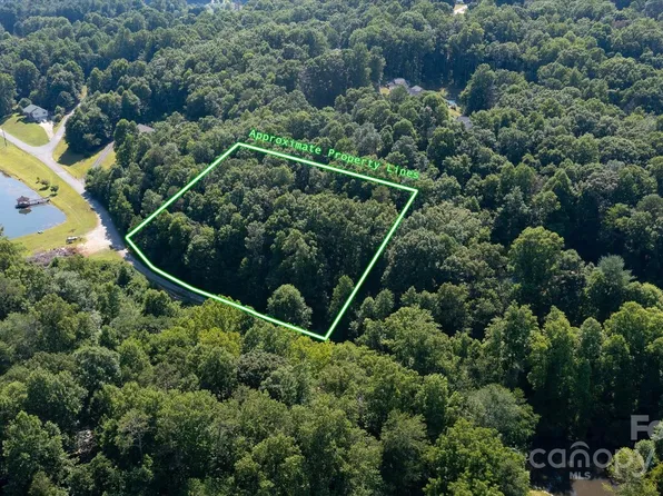 99999 Goose Creek Rd, Marion, NC 28752