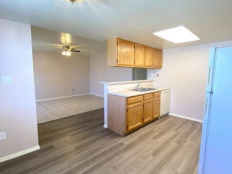 2 bed, 1.0 bath, 900 sqft, $1,195 — Photo 6
