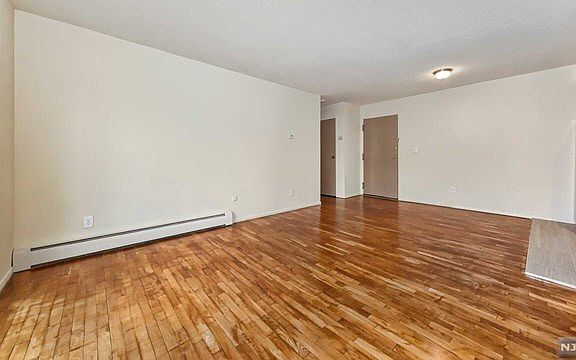 3rd image of 75 Sussex St #2B