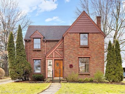 879 Roslyn Rd, Grosse Pointe Woods, MI, 48236