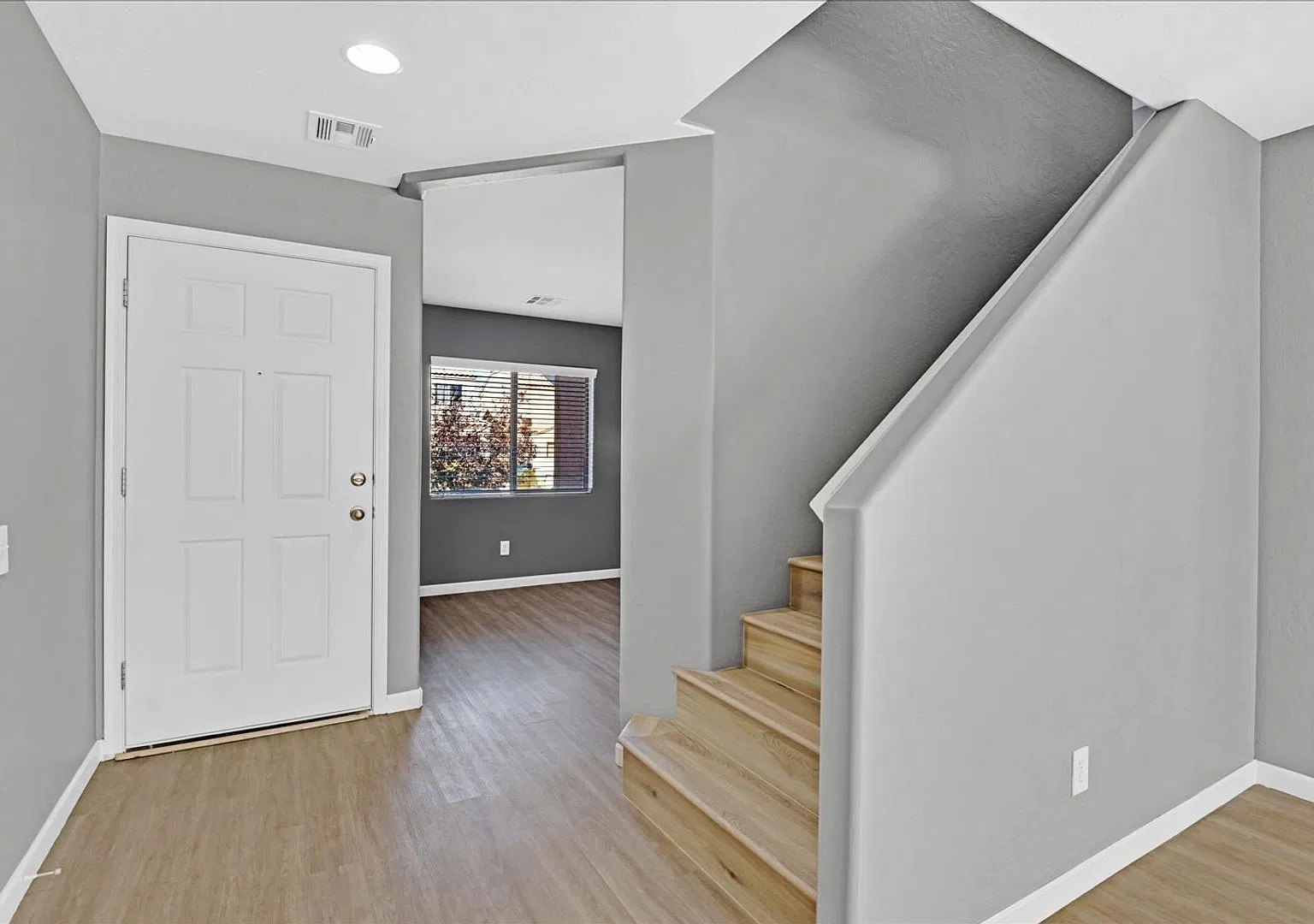 Beautifully Renovated 4-Bedroom Southwest Home with Den — Photo 2