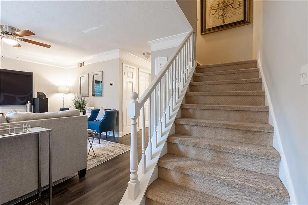 2 bed, 2.5 bath, 1324 sqft, $2,200 — Photo 3