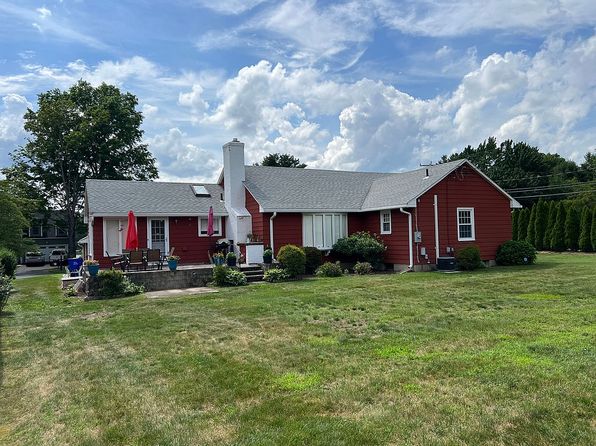 4 Waterside Ln