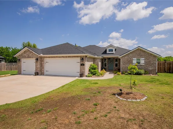 104 Kindley Ct, Gravette, AR 72736