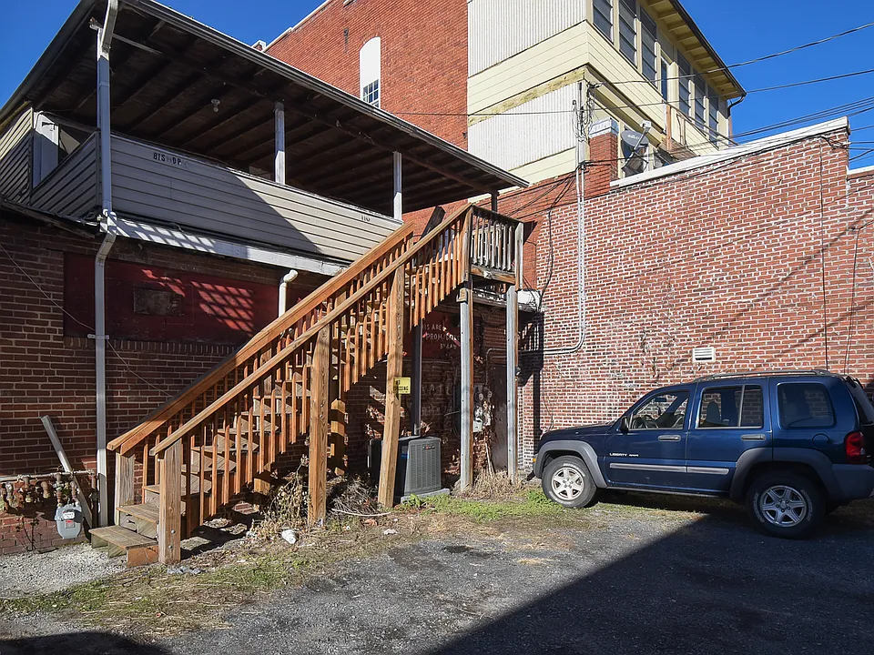 110 N Main St