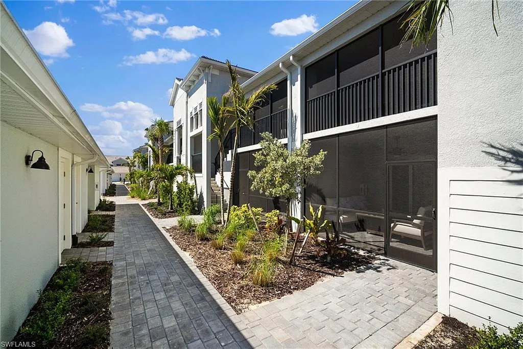 2 bed, 2.0 bath, 1355 sqft, $5,000 — Photo 4