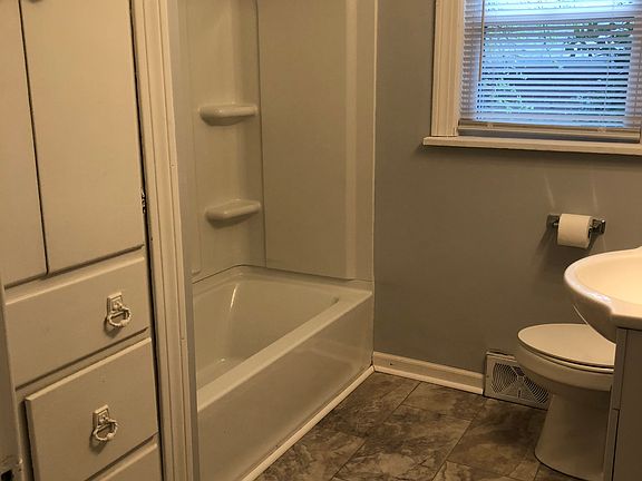 5th image of 2913 Meadowland Dr