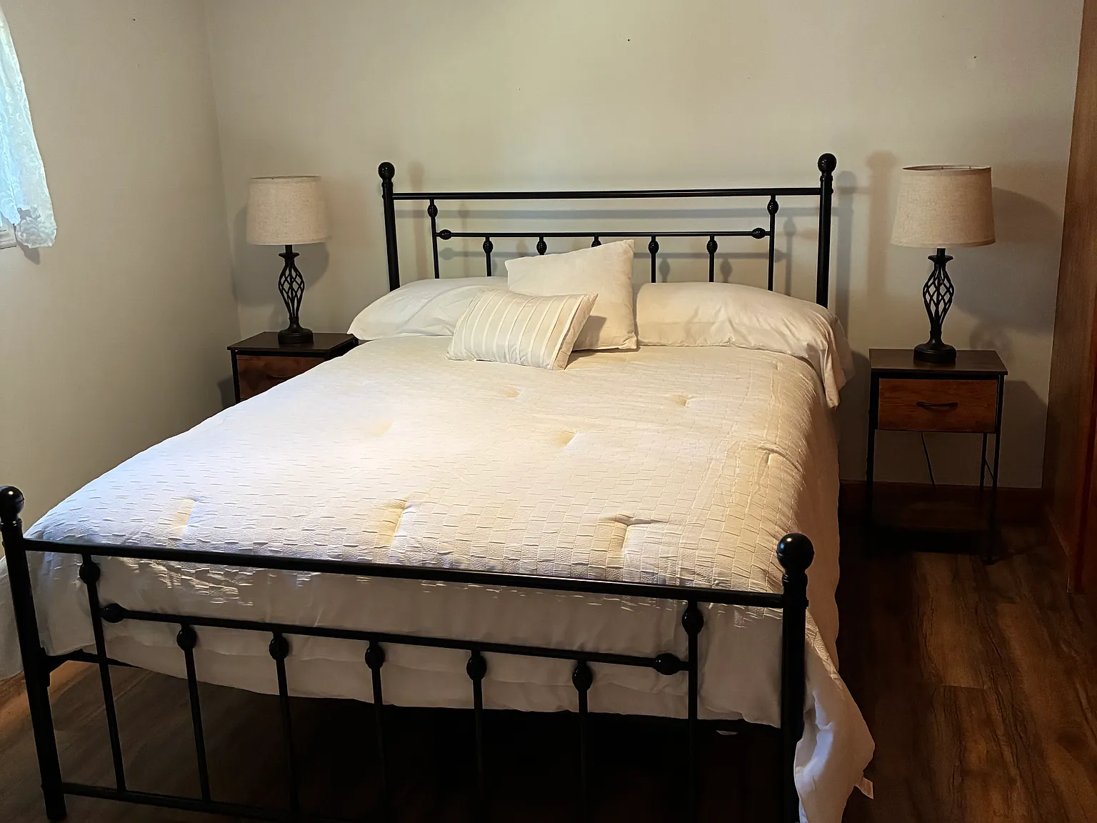 4 bed, 1.5 bath, 1750 sqft, $3,250 — Photo 4