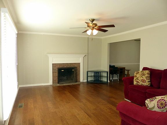 4th image of 102 Hampton Pl