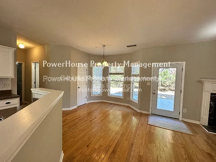 2403 Walnut Tree Ln — Photo 41
