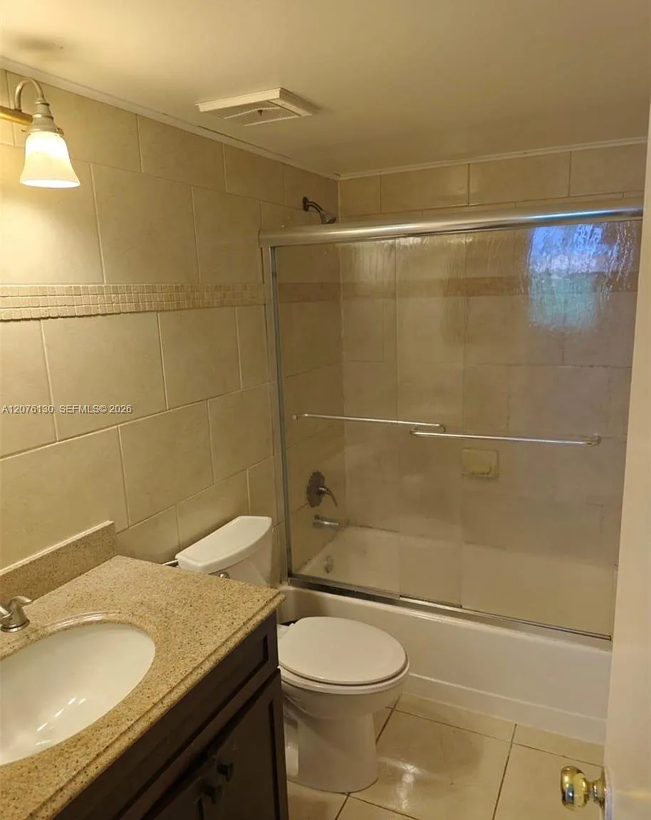 Royal Poinciana Condo — Photo 4