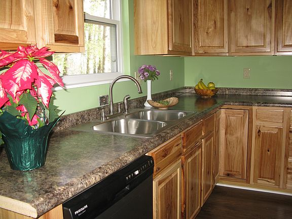 5th image of 105 Sugarbush Cir