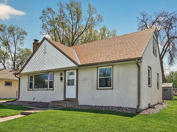 3rd image of 1700 Cottage Ave E
