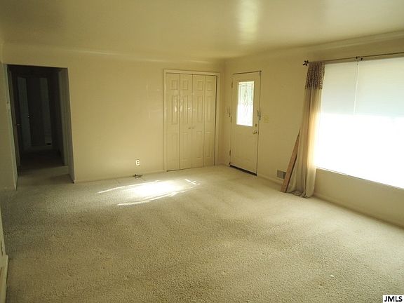 4th image of 2330 Smalley St