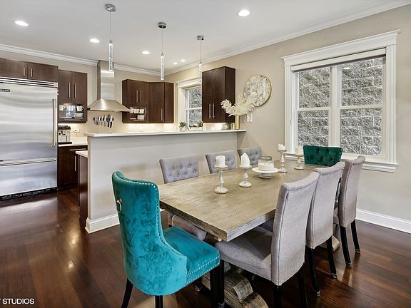 5th image of 1039 W Grace St #1