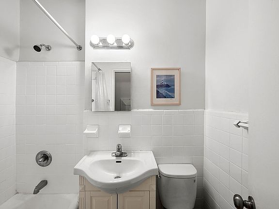 3rd image of 126 W 96th St APT 5C