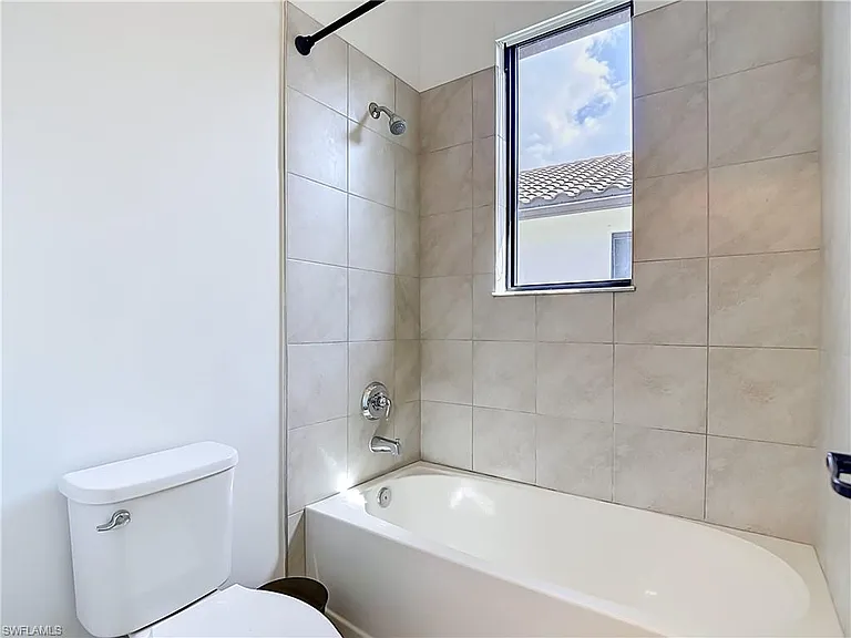 5045 Arancia Ln — Photo 10